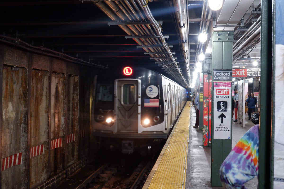 L train delayed for third day in a row