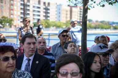 Brooklyn remembers: Hundreds gather in Sheepshead Bay for annual Holocaust memorial event