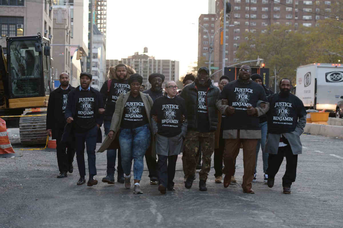 Advocates demand cop who punched teen lose job