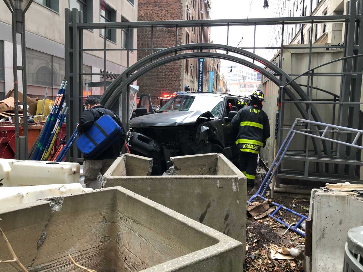 Pearl-St-Crash-01