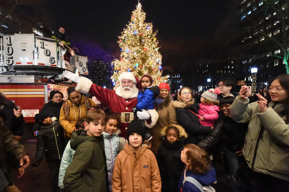christamas tree holiday lighting