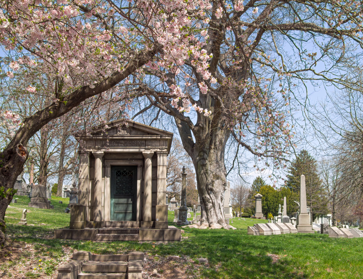 Brooklyn cemeteries struggle to keep up amid surge in COVID19 deaths