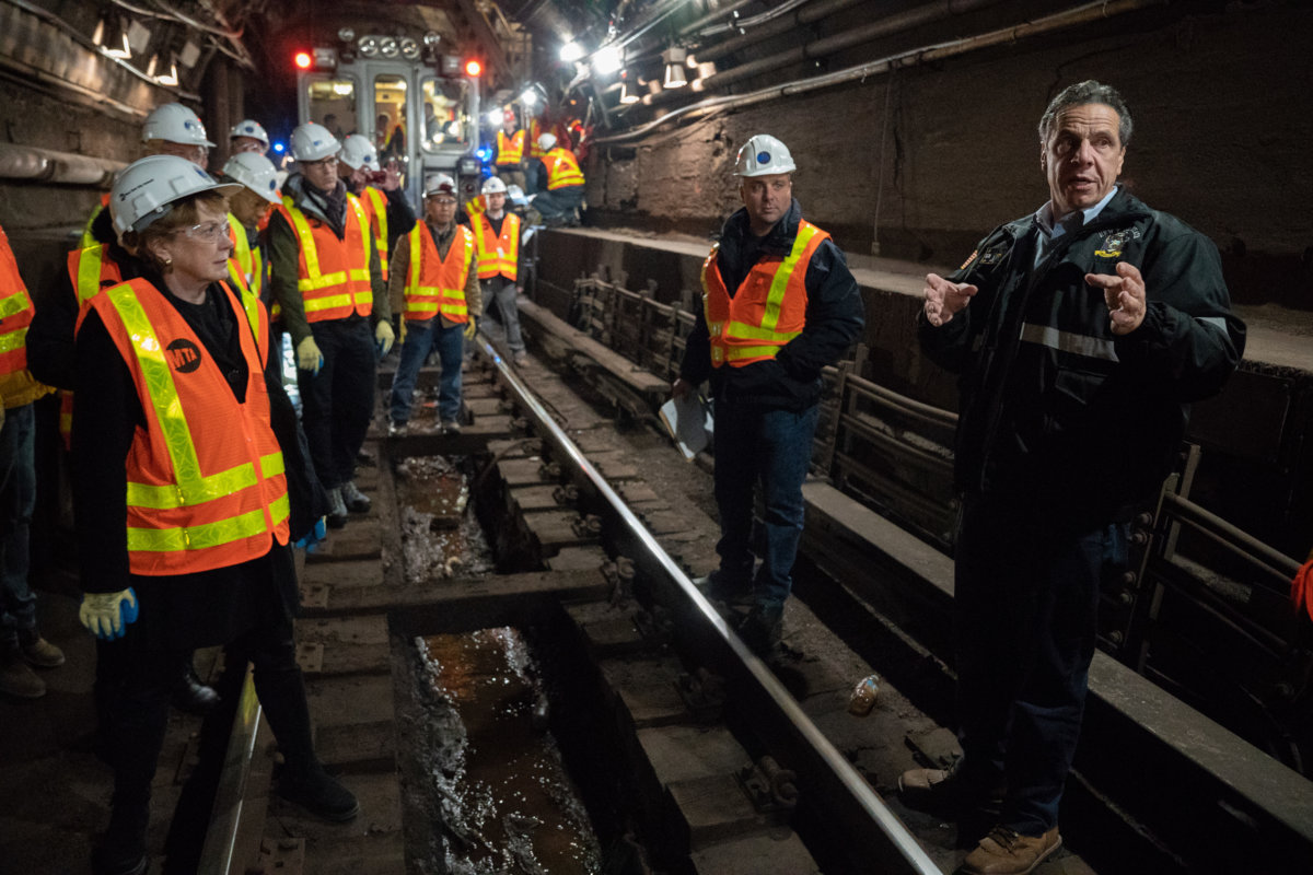 all-cuomo-visits-l-train-tunnel-2018-12-21-bk01,BC,PRINT_WEB