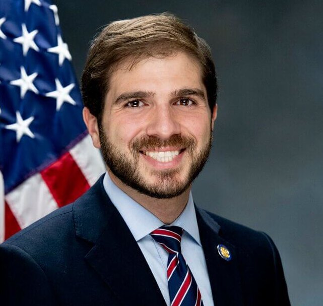 AG headshot 1