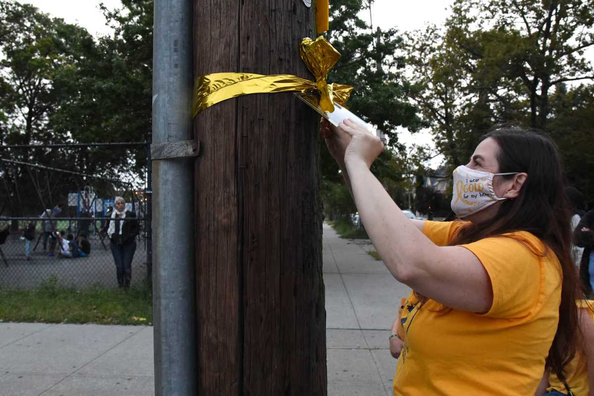 golden ribbon