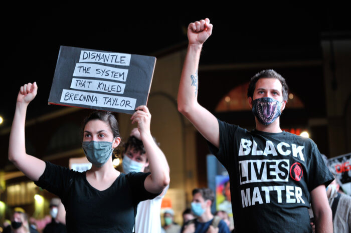 Estimated 2,000 gather at Barclays Center to protest Breonna Taylor killing  - NetsDaily