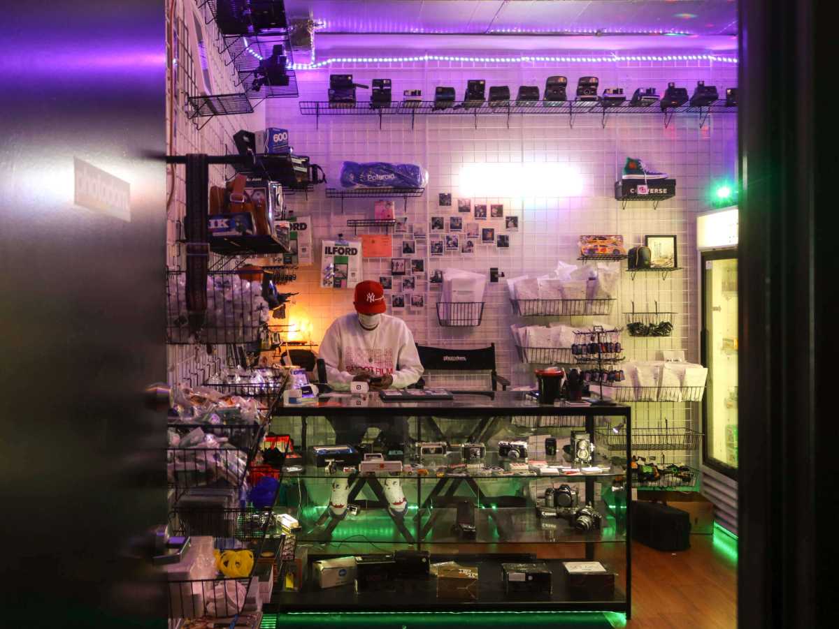 bushwick-brooklyn-photodom-store-1717-broadway-chubert-2020-1