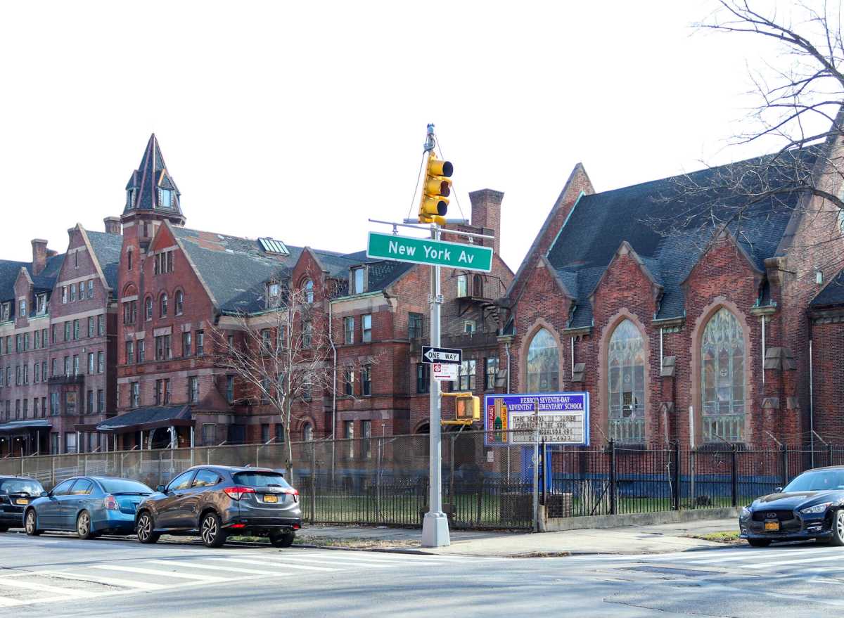 crown-heights-brooklyn-hebron-school-920-park-place-2019-sdevries-124
