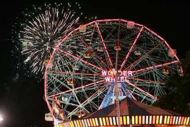 24-fireworks-viewing-spots-2019-06-28-bk02,BC,PRINT_WEB