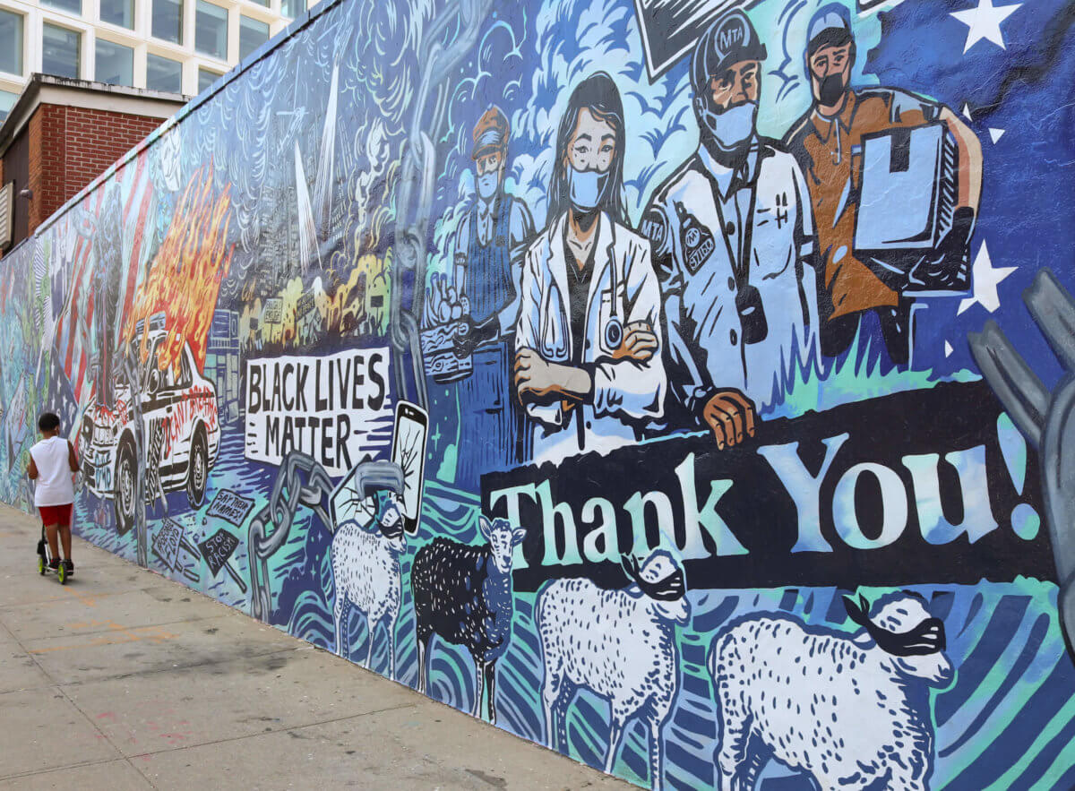 brooklyn-williamsburg-mural-mutual-aid-giving-2020-sdv-1