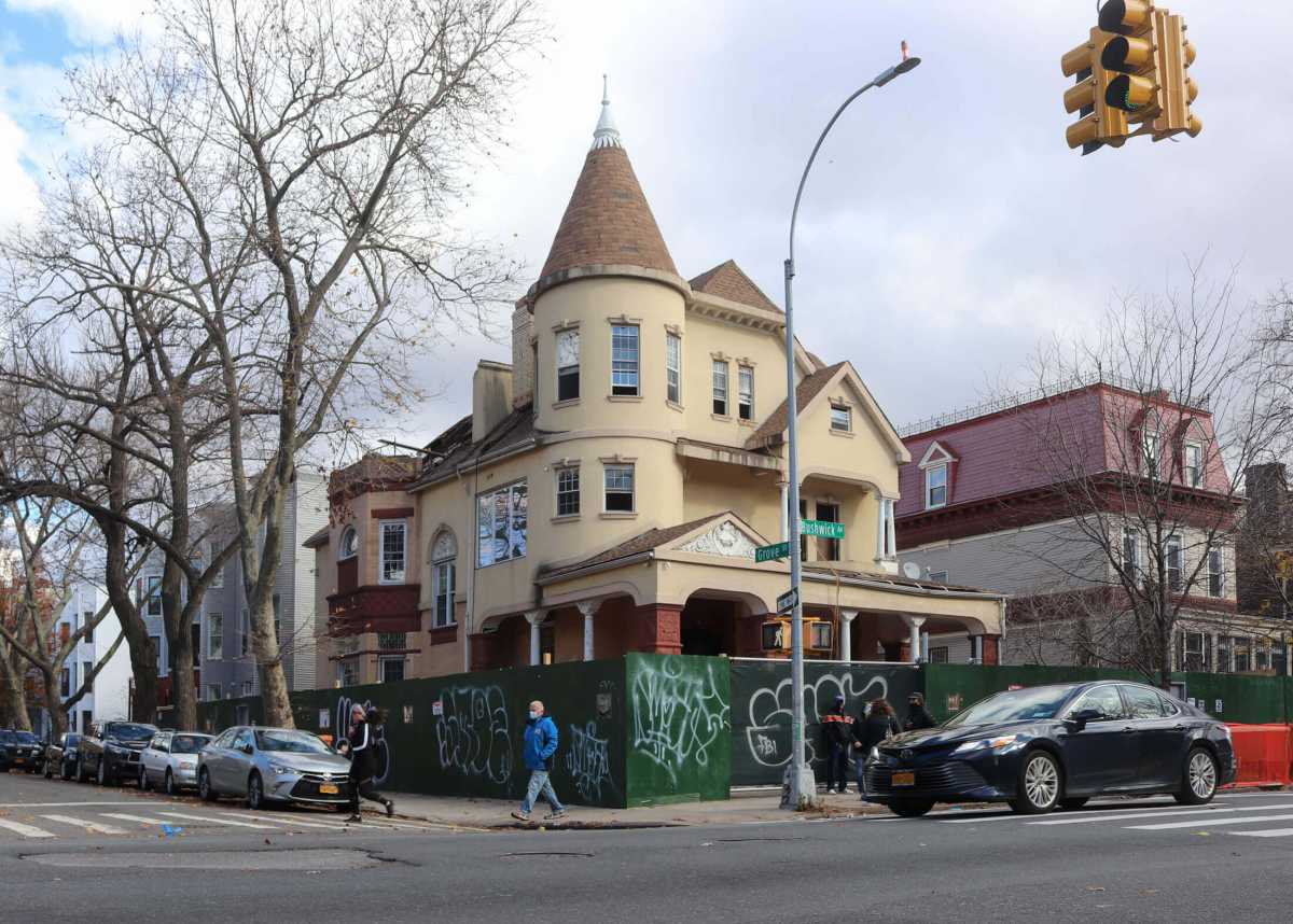 bushwick-brooklyn-demolition-landmarks-1001-bushwick-avenue-dec-2020-chubert-1