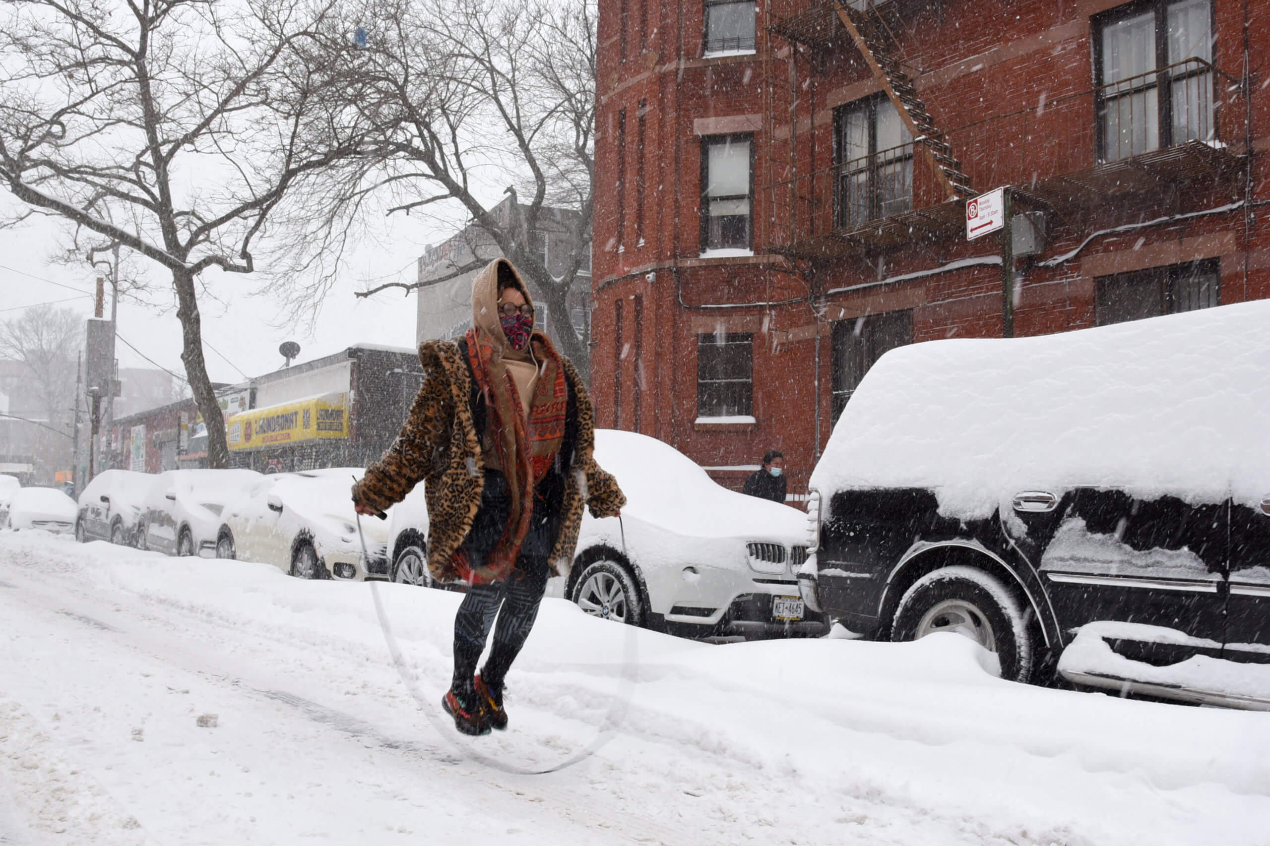 NOROLL \"CITY SNOW\" バーズアイ Deadly Snowstorm Cripples a City Preparing for Warmer Winters
