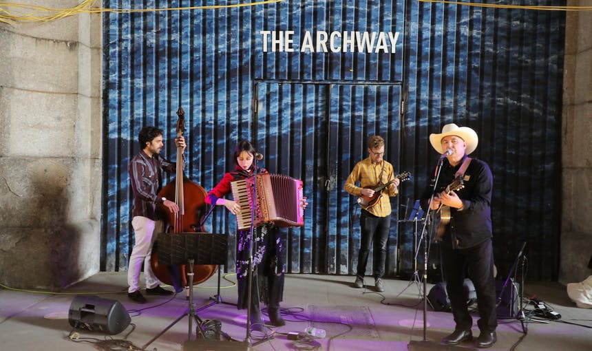 americana-Archway-live-music-Ming-Chan-1