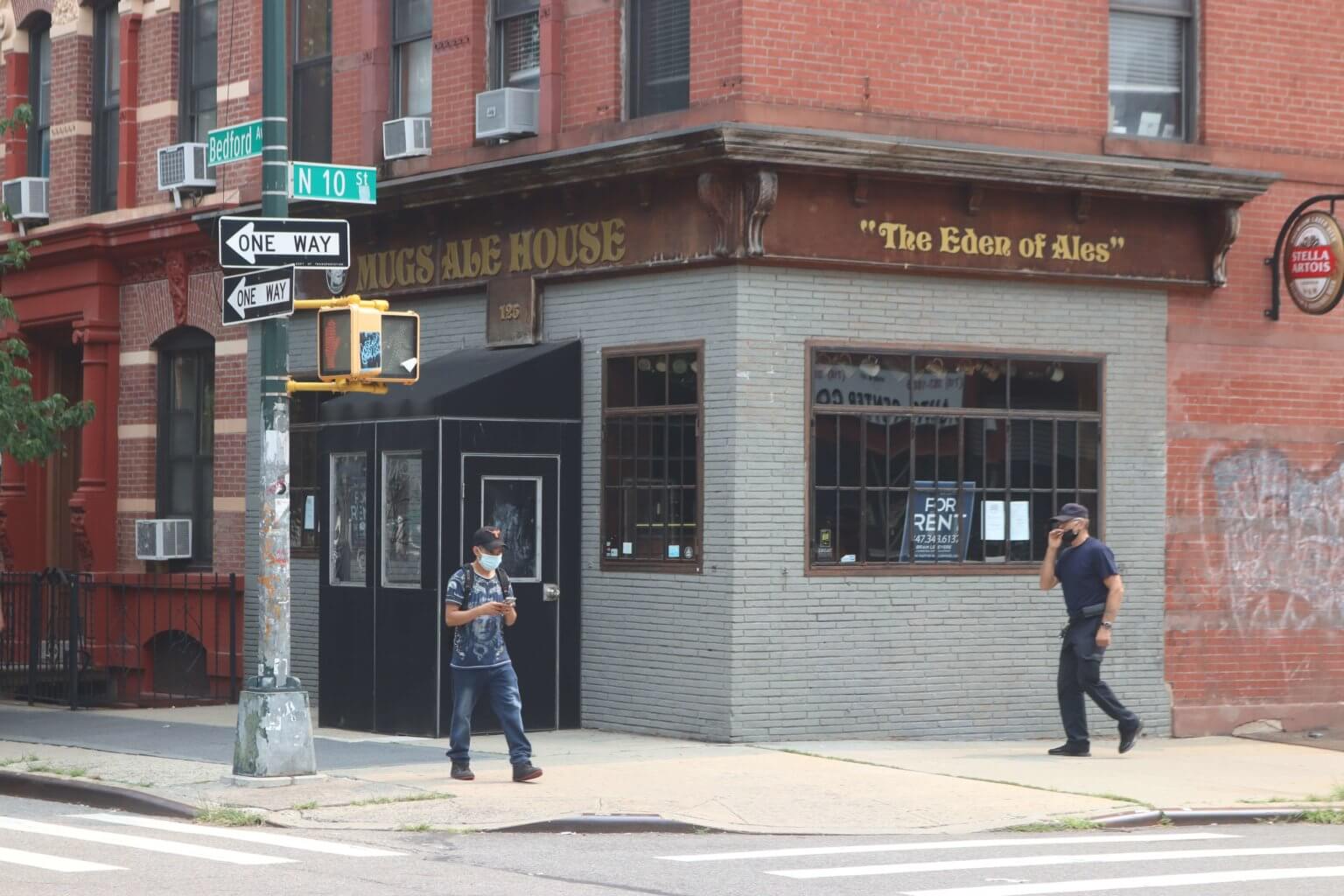 Mugs Ale House in Williamsburg to reopen as ‘Megs Ale House’ • Brooklyn