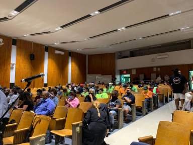 Picture of large crowd at Two Trees meeting in Williamsburg