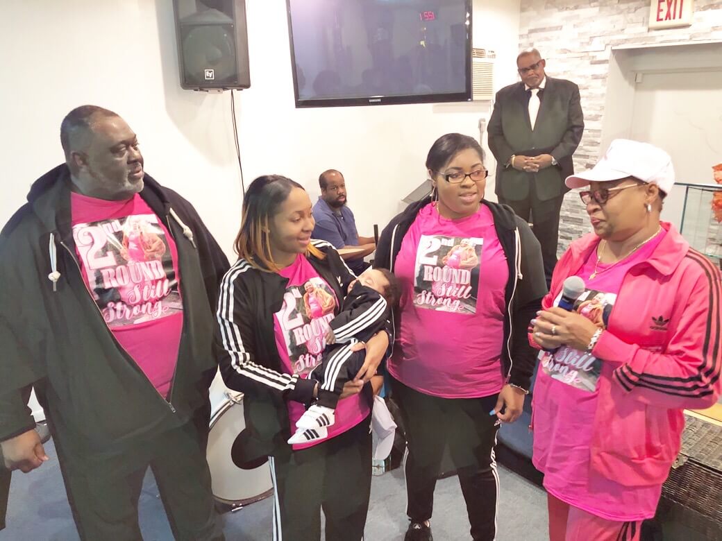 Picture of breast cancer survivor Doris Taylor with her husband, two daughters, and grandchild