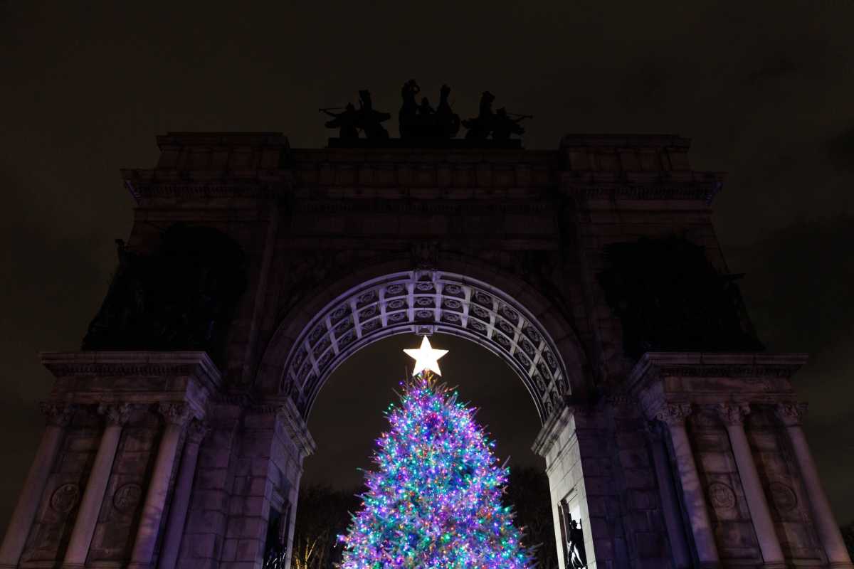 12082021_PF_Grand_Army_Plaza_Tree_Lighting_12