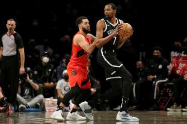 2021-12-15T005139Z_1115654888_MT1USATODAY17358215_RTRMADP_3_NBA-TORONTO-RAPTORS-AT-BROOKLYN-NETS-1200×800-1