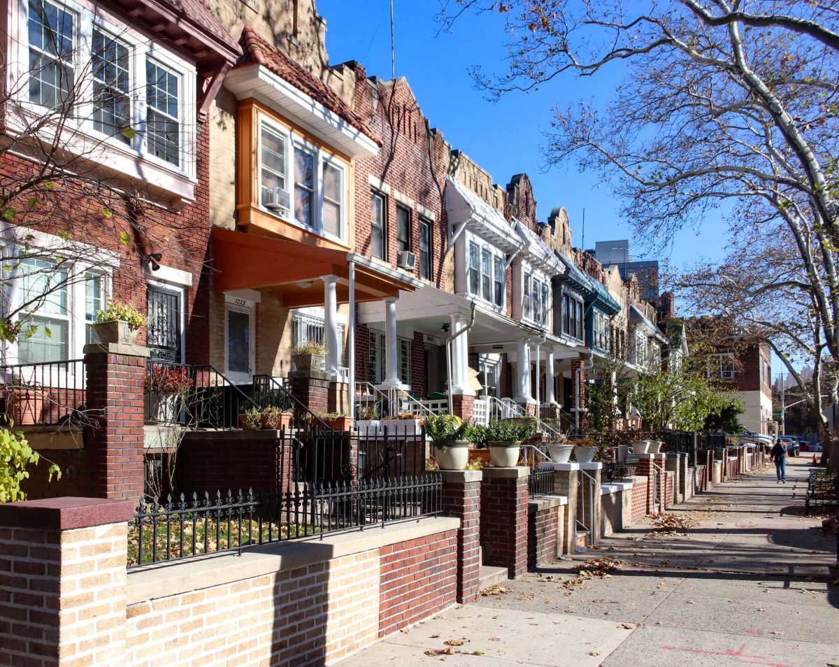 crown-heights-brooklyn-president-street-links-2021-fall-sdevries-1