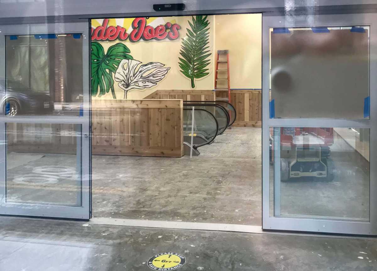 williamsburg-brooklyn-200-kent-trader-joes-nov-2021-ccorcoran-2
