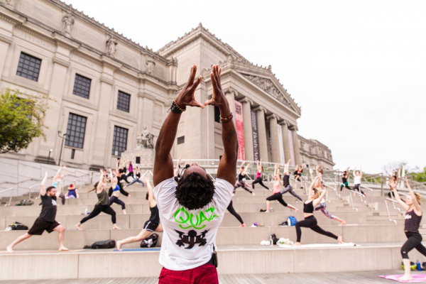 2022_Outdoor_Yoga_Stoop__20210522_PUB_035_Kolin_Mendez_035-1522_2000w_600_400