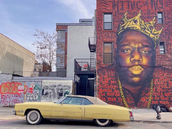 biggie smalls mural in brooklyn