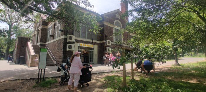 photo of brick building, the picnic house, in prospect park, with new winner café