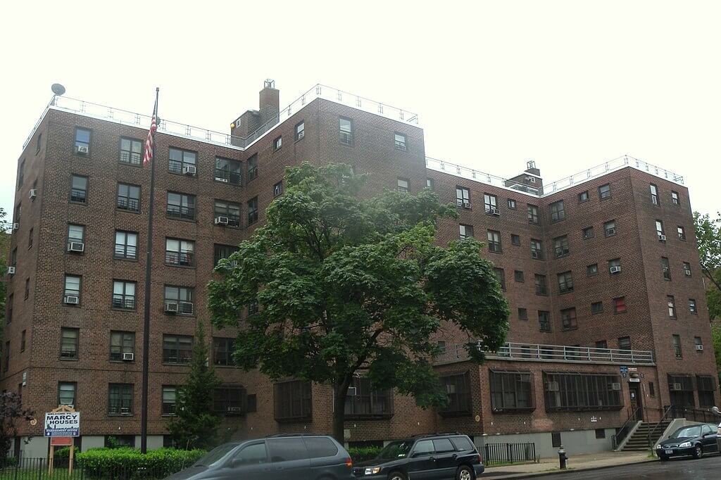 Marcy_Houses_Park_Av_rainy_jeh