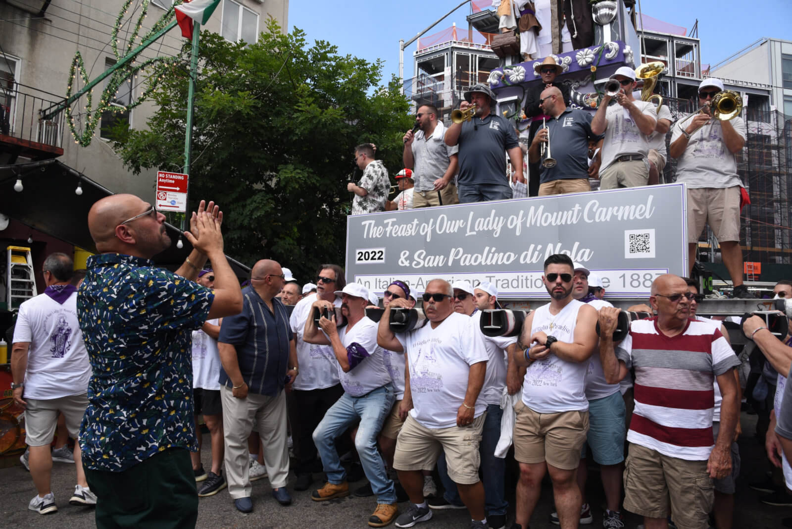 Giglio Feast flies high in return to Williamsburg • Brooklyn Paper