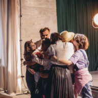 Oleg Oneshchak hugs actors before "mom on skype"