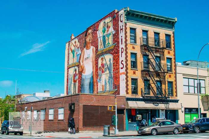 Community help in park slope mural in gowanus