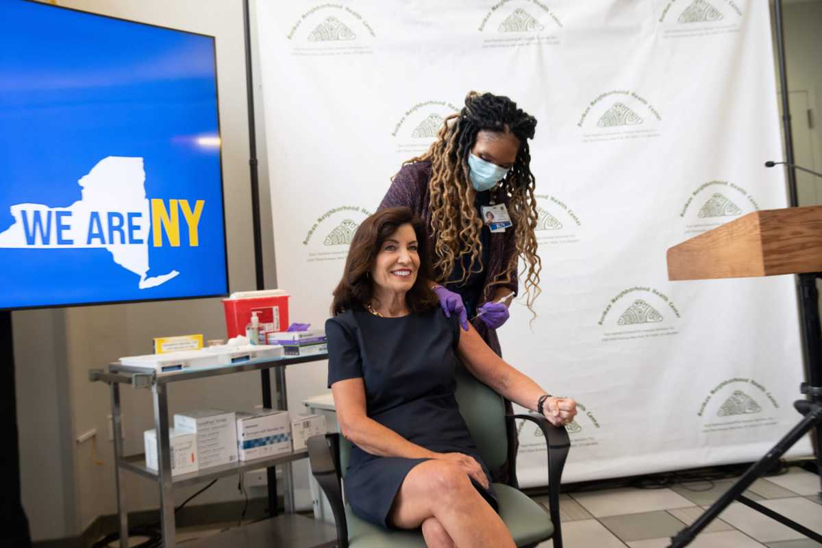 kathy hochul gets covid booster