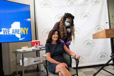 kathy hochul gets covid booster