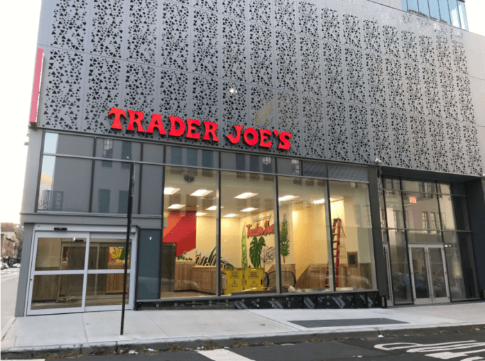 exterior of williamsburg trader joe's store