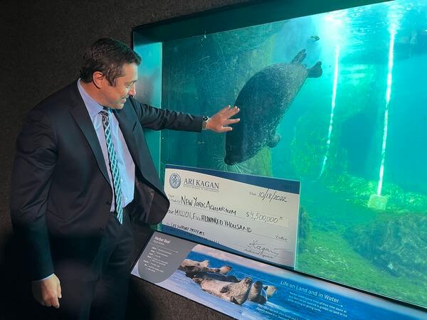 Council member Ari Kagan visits the NY Aquarium to gift them with a $4.5 million check.