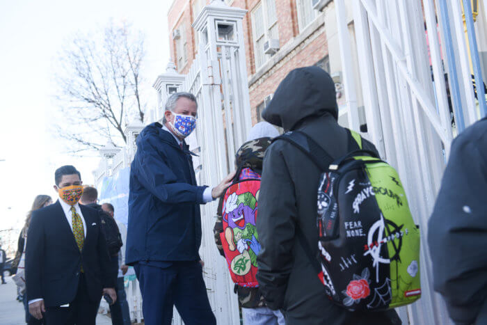 de blasio at middle school with students