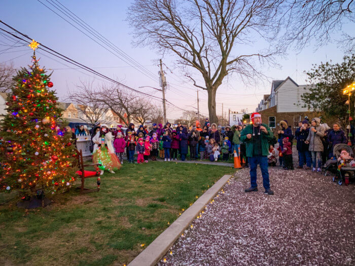 Join Friends of the Lott house Friday, December 2 at 6 PM for an evening for festive fun.