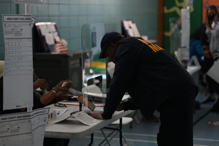 mayor eric adams voting in bedford-stuyvesajt