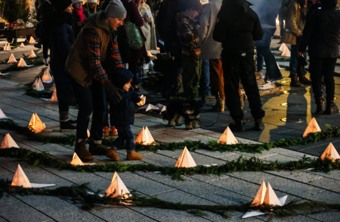 lantern labyrinth path