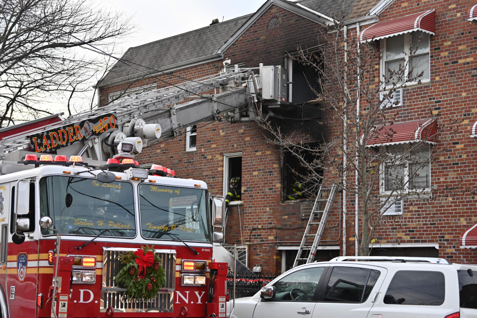Firefighters take on early morning Canarsie house fire • Brooklyn Paper