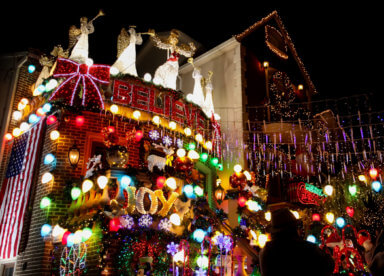dyker-heights-brooklyn-holiday-christmas-lights-2022-sdevries-34