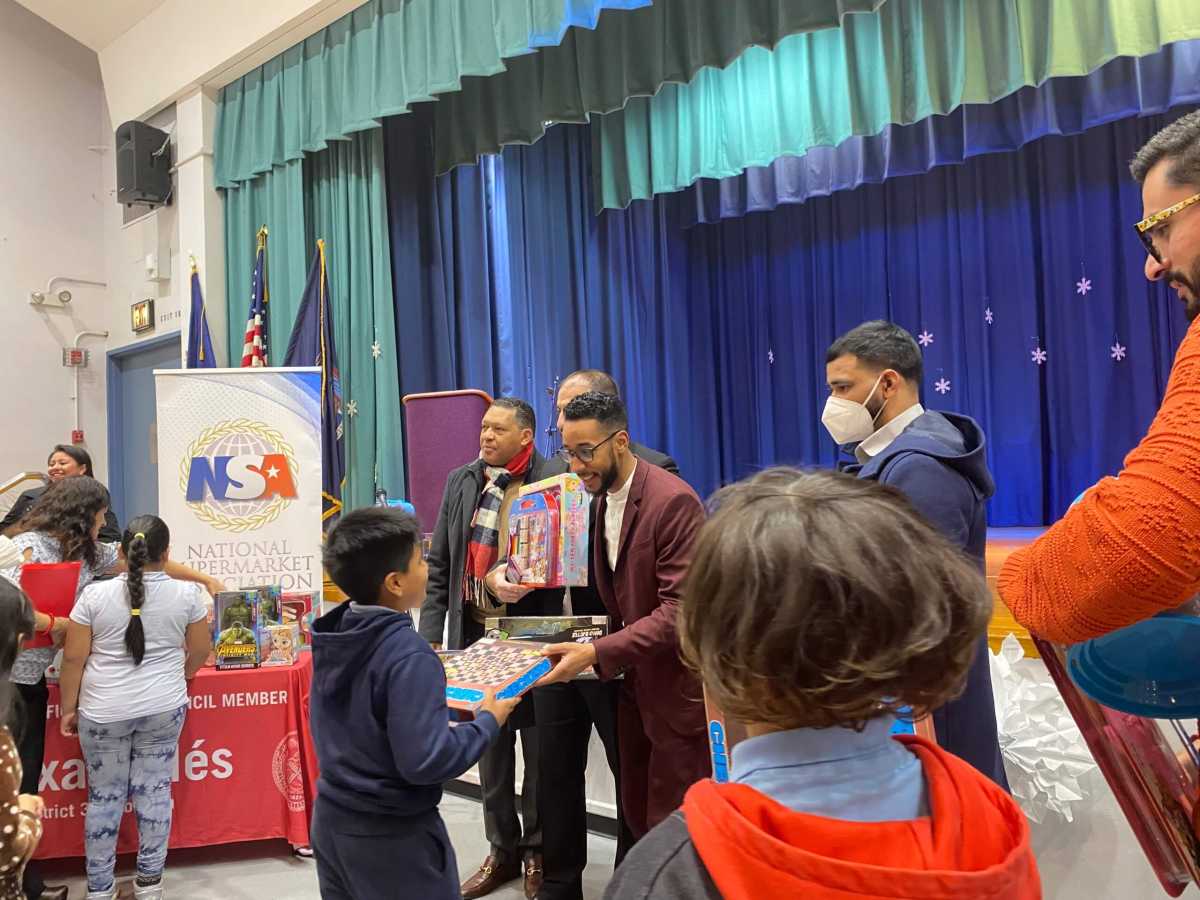 Antonio Reynoso handing out gifts at school