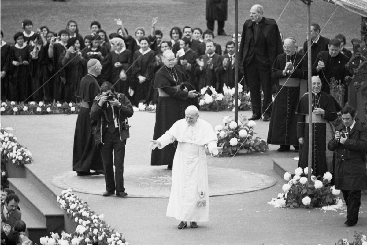 black and white photo of the pope from the tablet in chasing church news