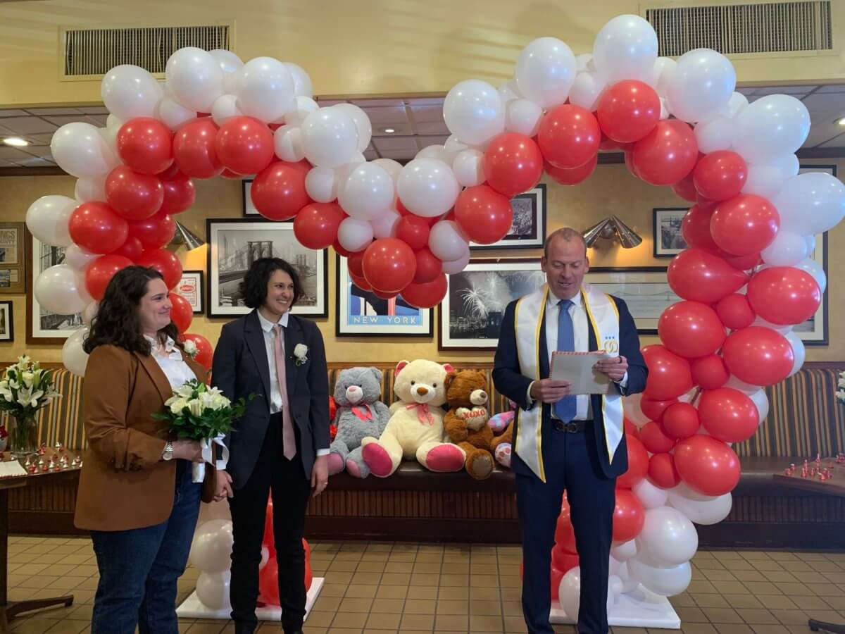 couple renewing their vows at junior's cheesecake