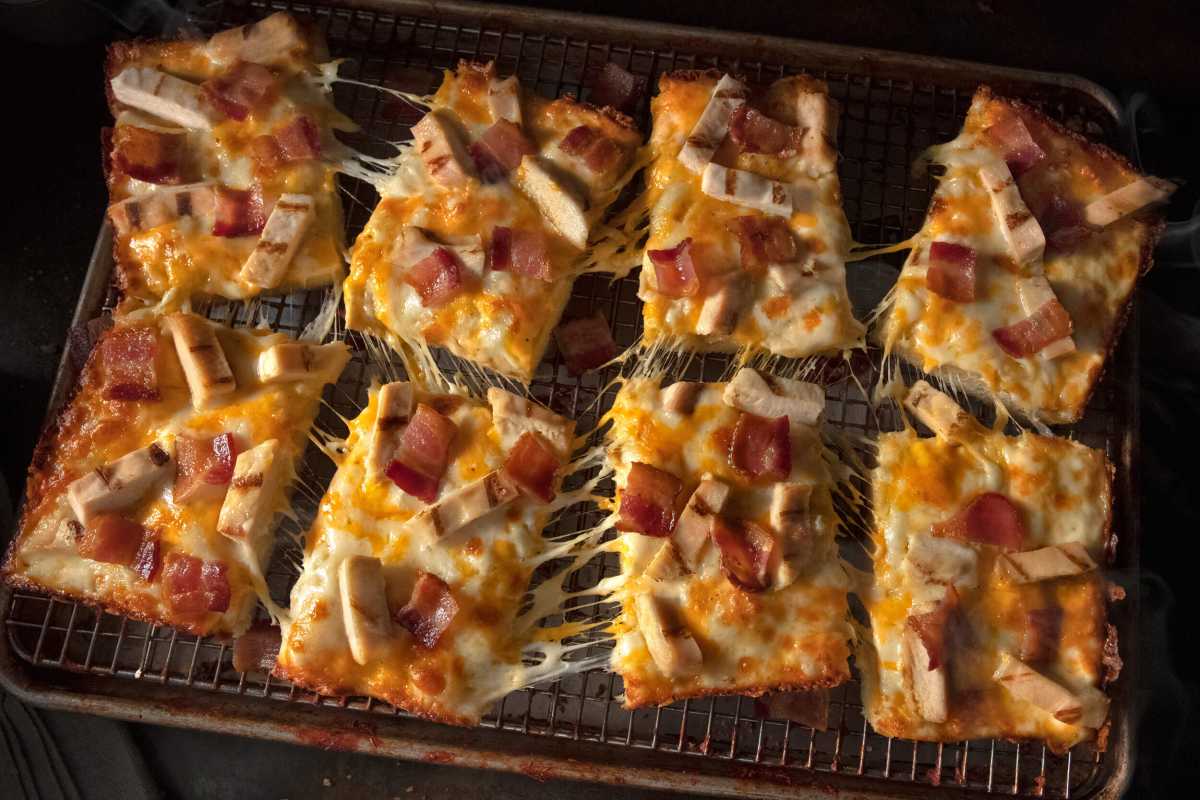 square jet's pizza slices