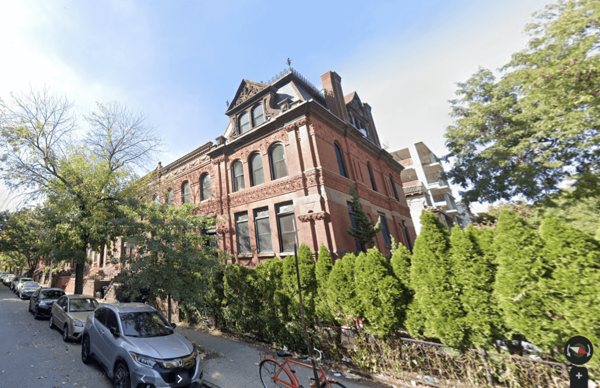 32 buildings on the block of Linden Street between Broadway and Bushwick Avenue are an intact sample of the neighborhood's late 19th century architectural style.