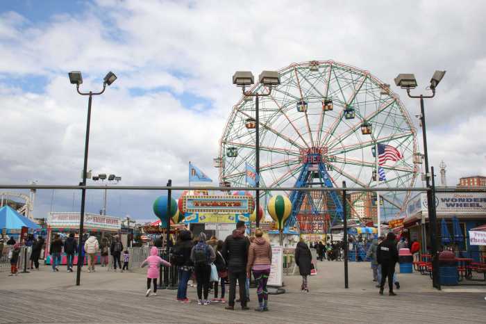 wonder wheel on riegelmann boardwalk