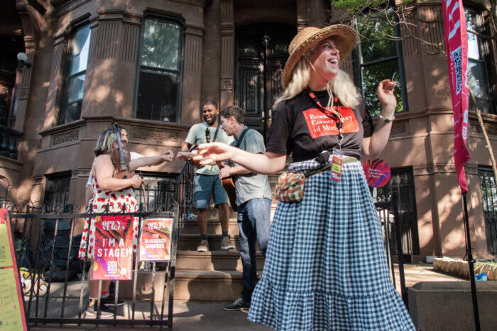 A singer performs on a stoop in Park Slope at the 2022 "Open Stages" music festival.