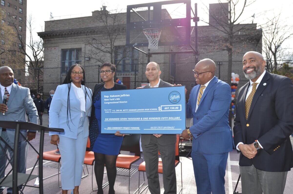 hakeem jeffries with big public school check