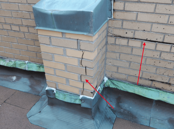 cracked parapet at brooklyn supreme court building